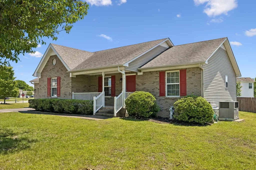 1921 Littleton Court Columbia TN 38401