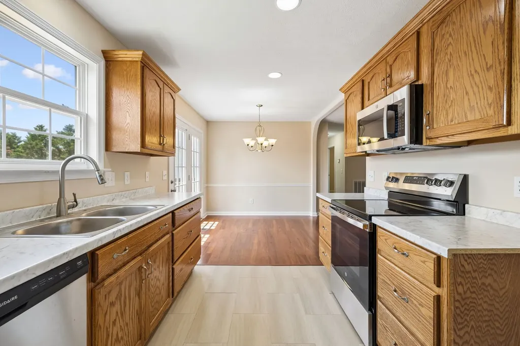 1921 Littleton Court Columbia TN 38401