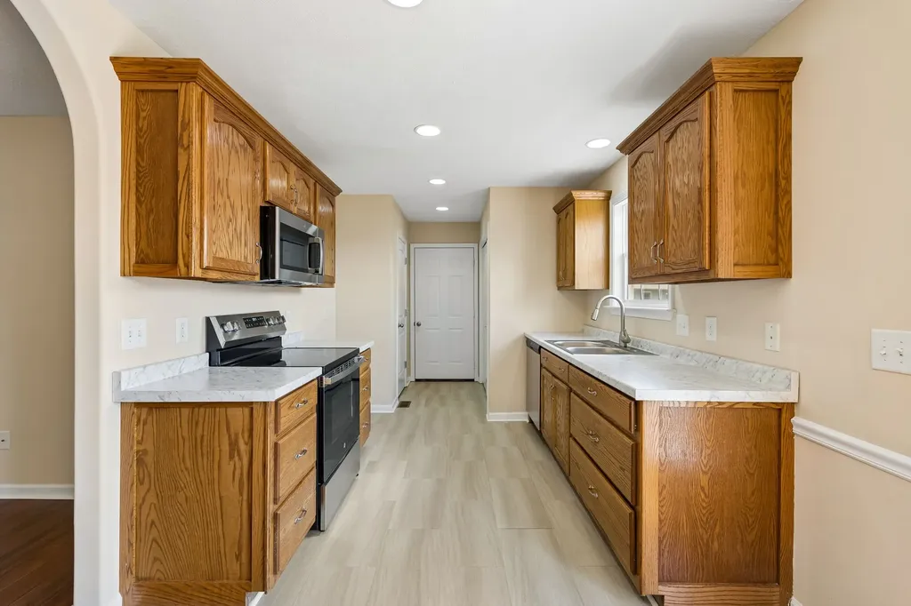 1921 Littleton Court Columbia TN 38401