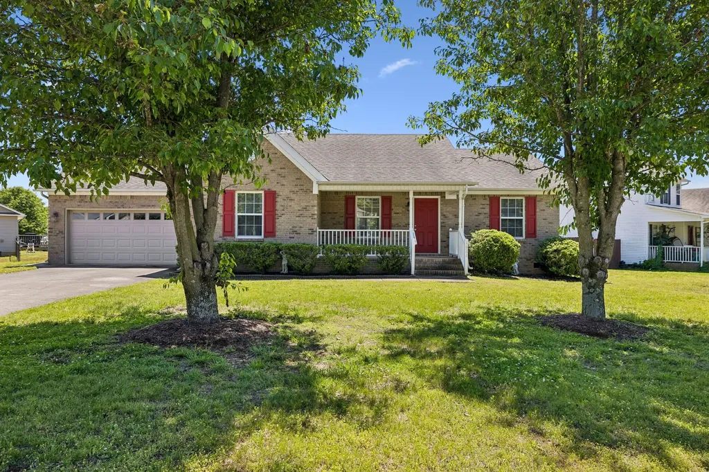 1921 Littleton Court Columbia TN 38401