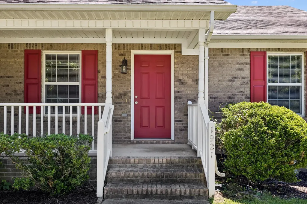 1921 Littleton Court Columbia TN 38401