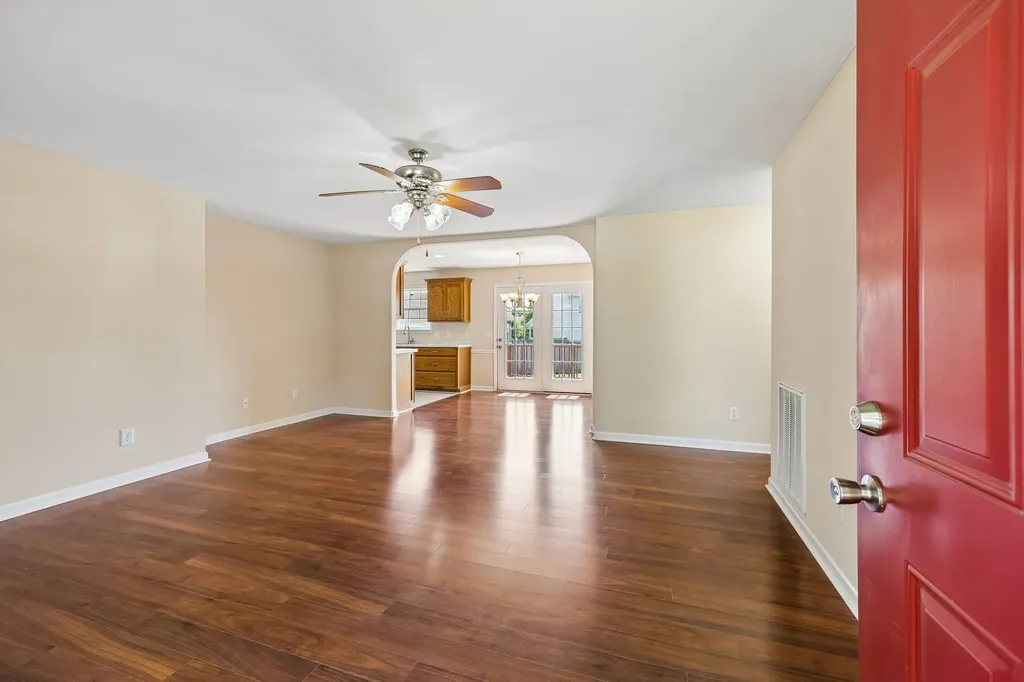 1921 Littleton Court Columbia TN 38401