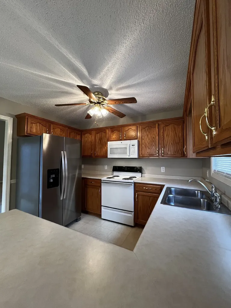 3427 Poplar Hill Clarksville TN 37043