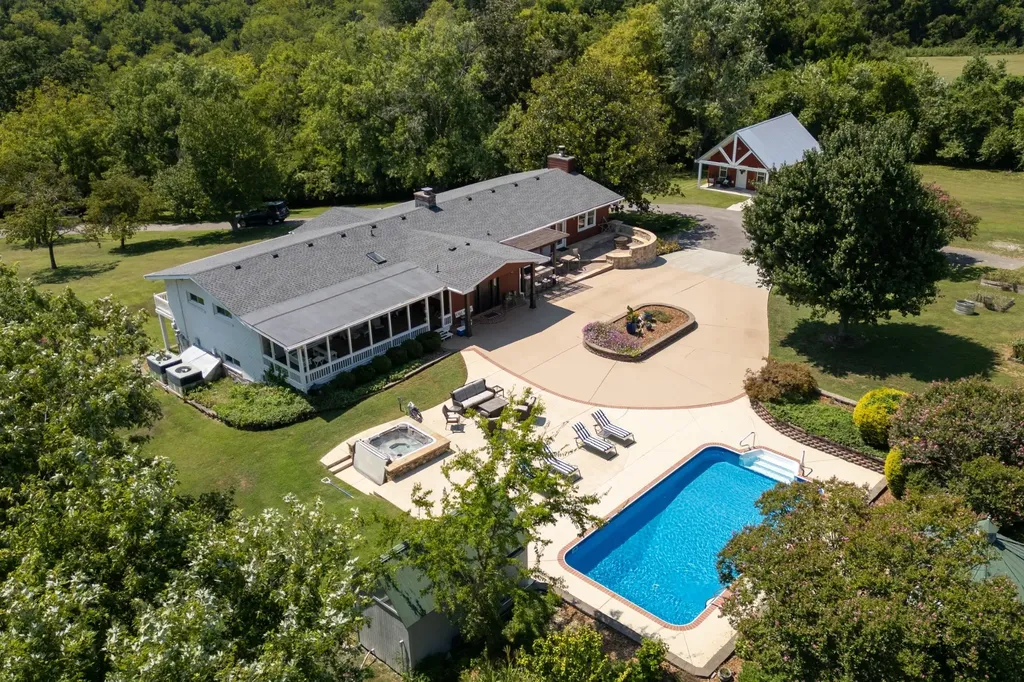 344 Peach Valley Road Gallatin TN 37066