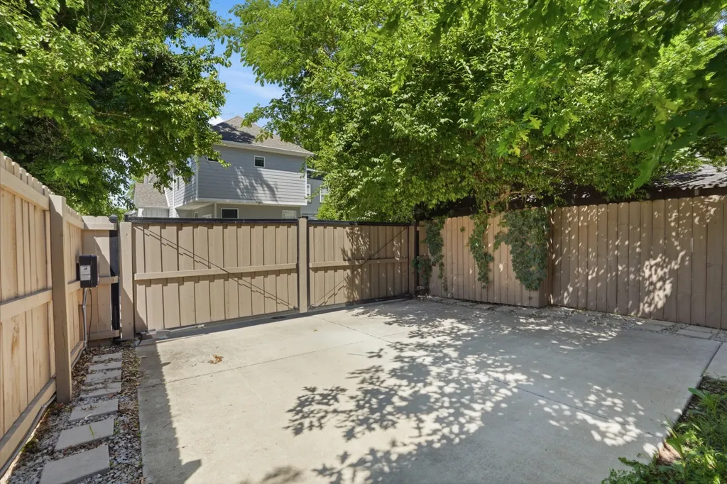 1911B 15th Ave, N Nashville TN 37208