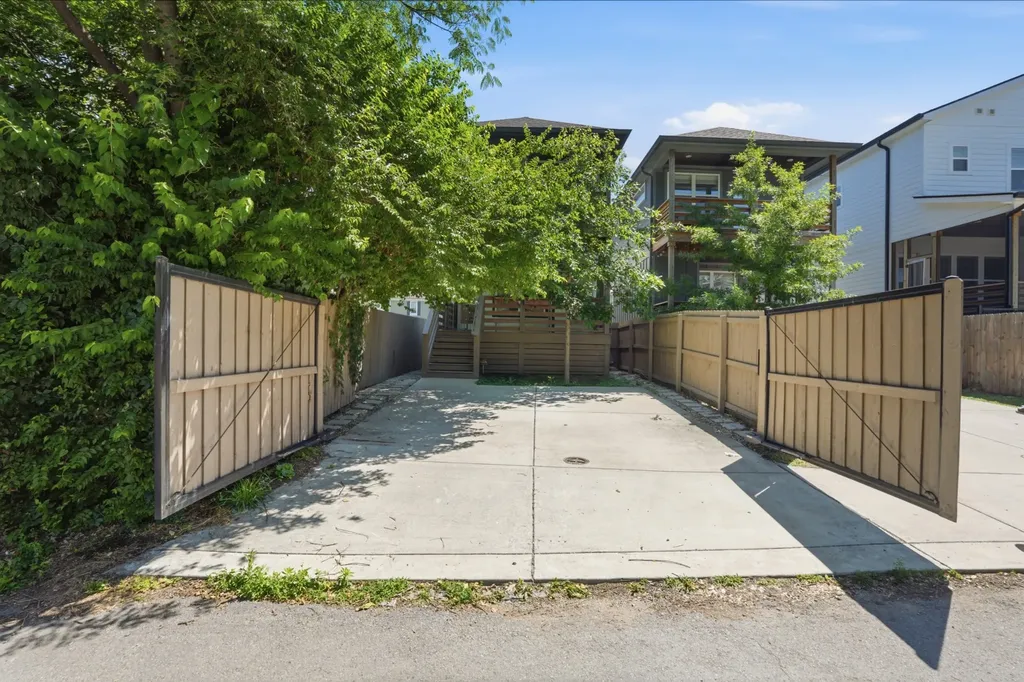 1911B 15th Ave, N Nashville TN 37208