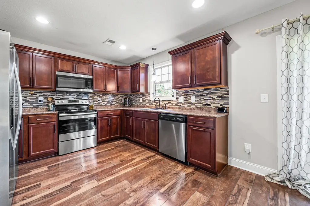 2114 Trophy Trace Clarksville TN 37040