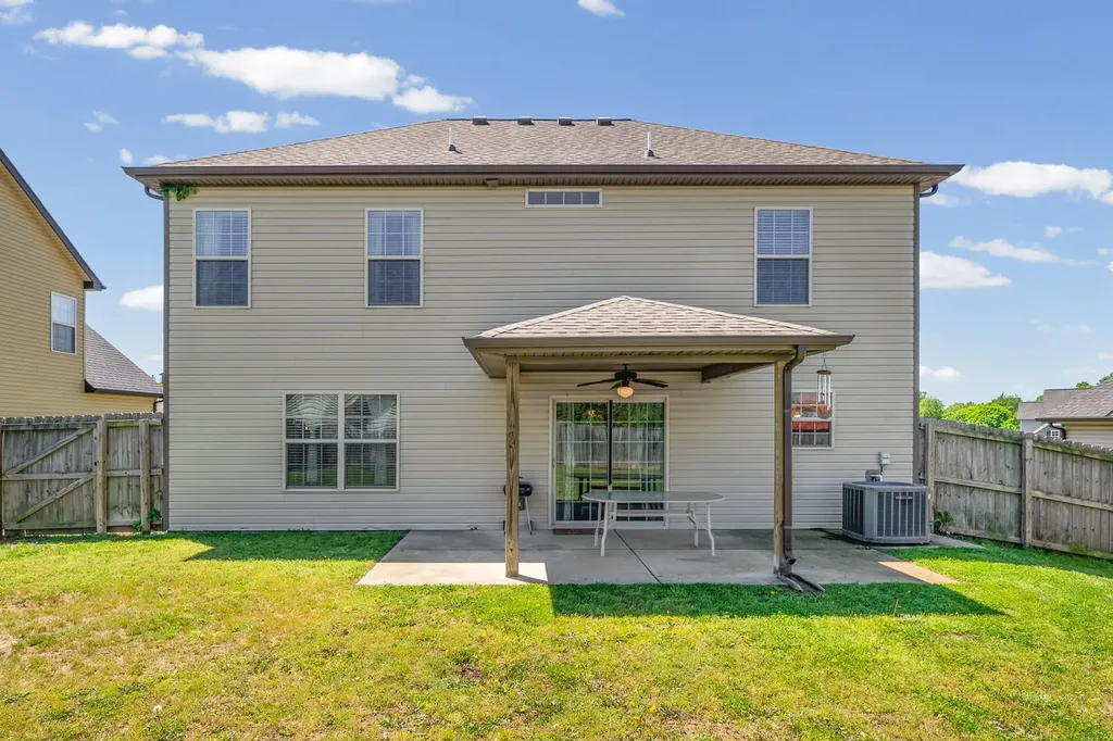 2114 Trophy Trace Clarksville TN 37040