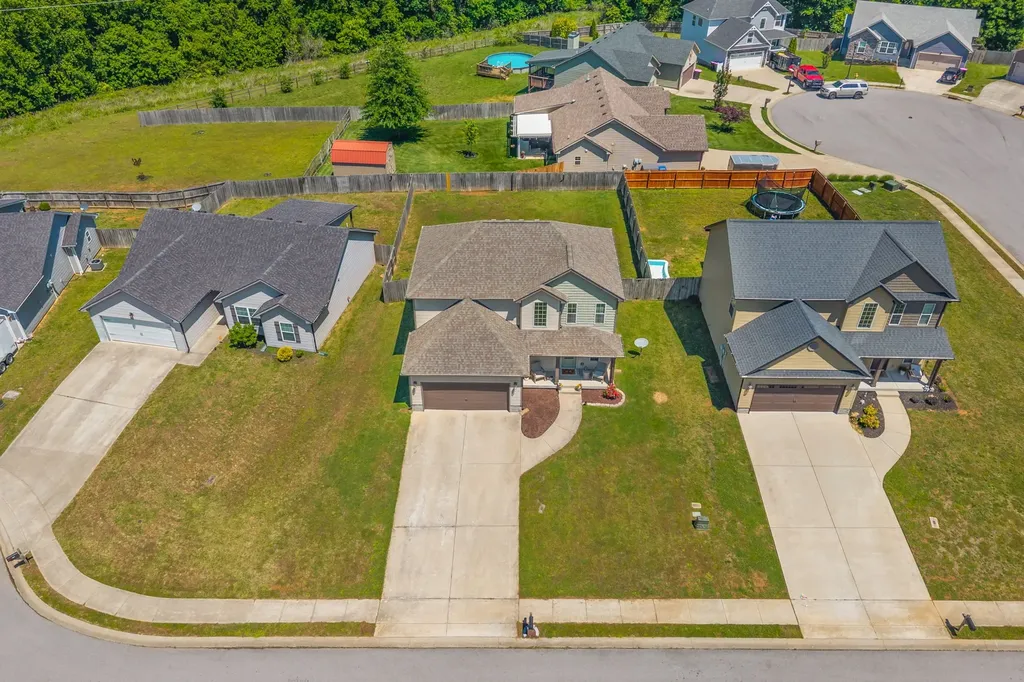 2114 Trophy Trace Clarksville TN 37040