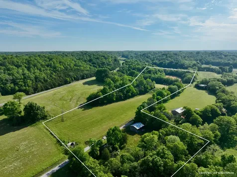 4190 Fattybread Branch Road Williamsport TN 38487