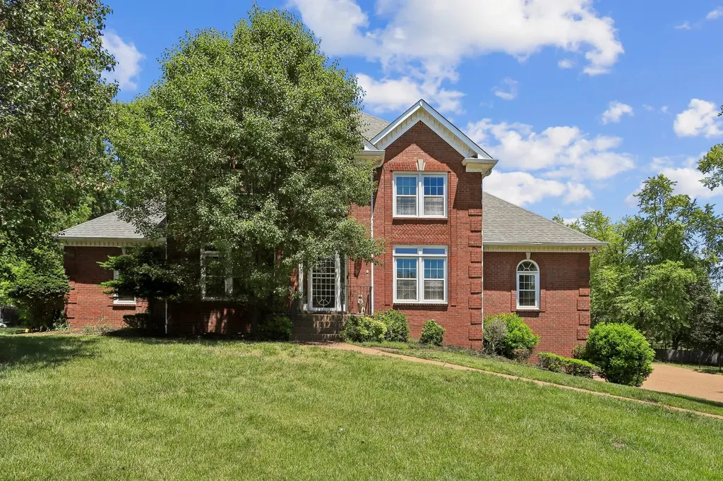 129 Pembroke Drive Hendersonville TN 37075