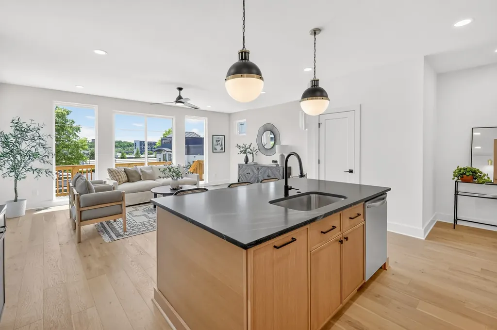 2799 Delaware Avenue Nashville TN 37209