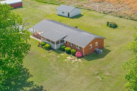 3824 Oakwood Road Woodlawn TN 37191