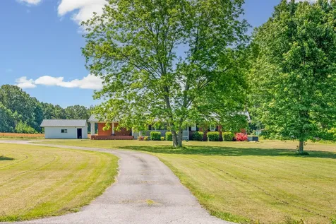 3824 Oakwood Road Woodlawn TN 37191