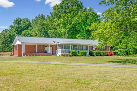 3824 Oakwood Road Woodlawn TN 37191