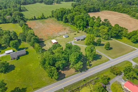 3824 Oakwood Road Woodlawn TN 37191