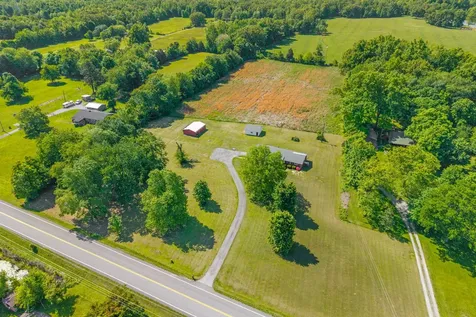 3824 Oakwood Road Woodlawn TN 37191