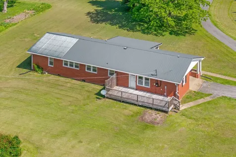 3824 Oakwood Road Woodlawn TN 37191