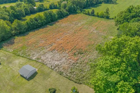 3824 Oakwood Road Woodlawn TN 37191