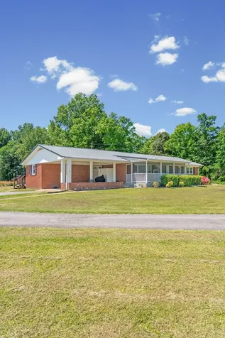3824 Oakwood Road Woodlawn TN 37191