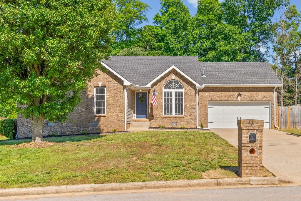1576 Barrywood Cir, W Clarksville TN 37042
