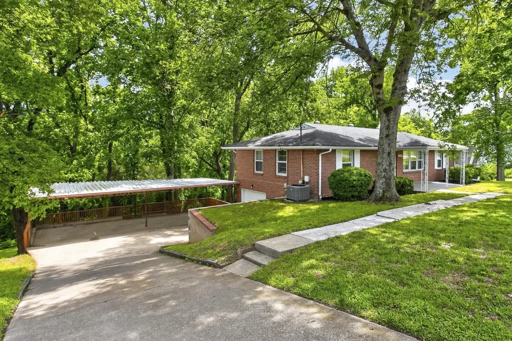 2226 Weona Drive Nashville TN 37214
