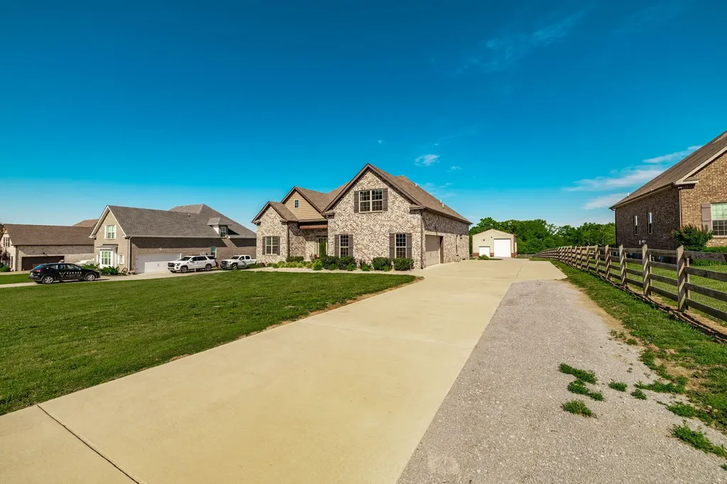 335 Drivers Lane Gallatin TN 37066