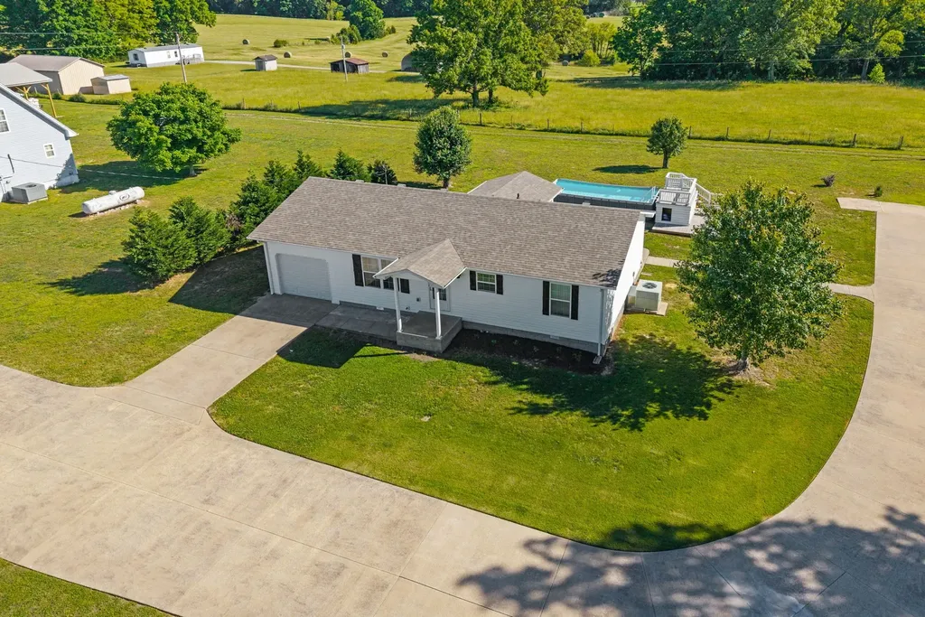 85 El Camino Real Drive Cadiz KY 42211