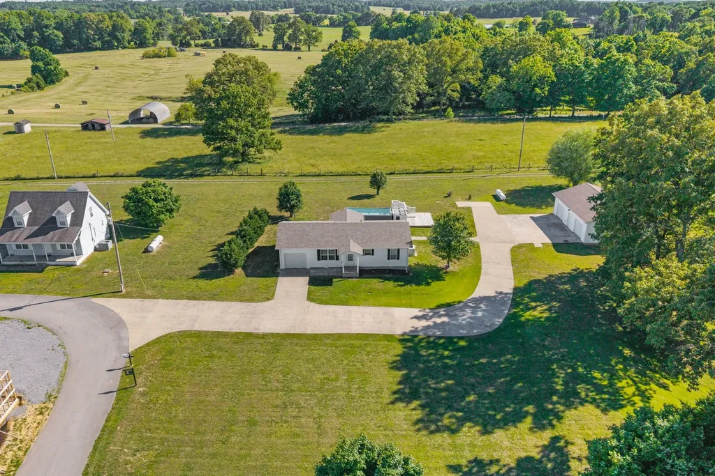 85 El Camino Real Drive Cadiz KY 42211