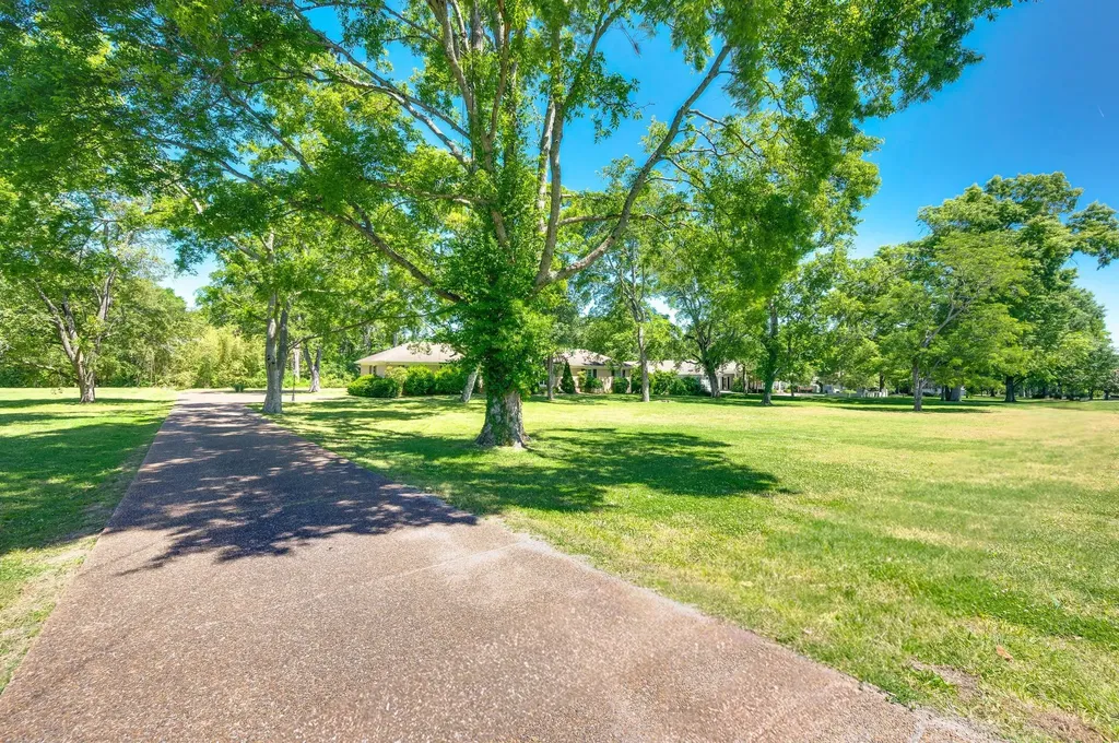 6412 Harding Pike Nashville TN 37205