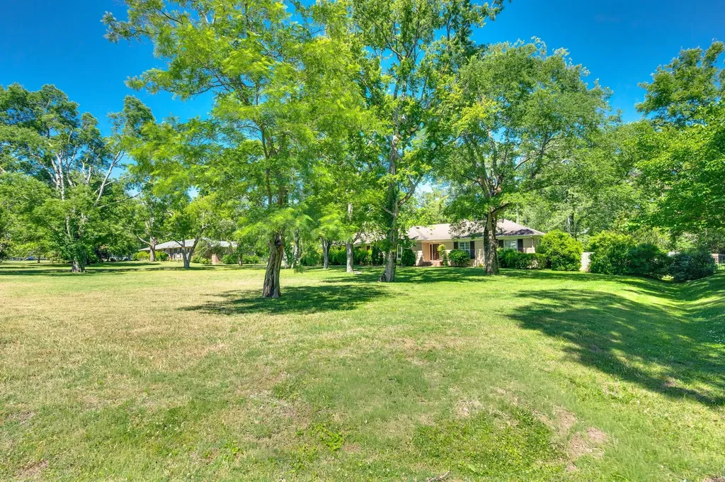 6412 Harding Pike Nashville TN 37205