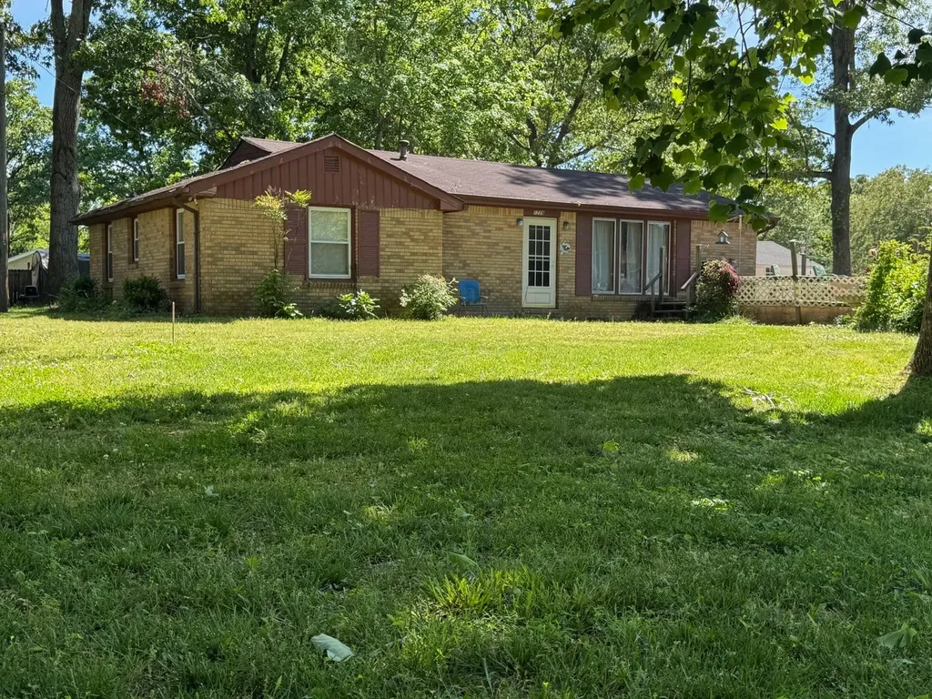 1729 Fountain Street White Bluff TN 37187