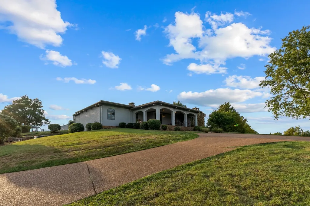 1190 W Ellington Parkway Lewisburg TN 37091