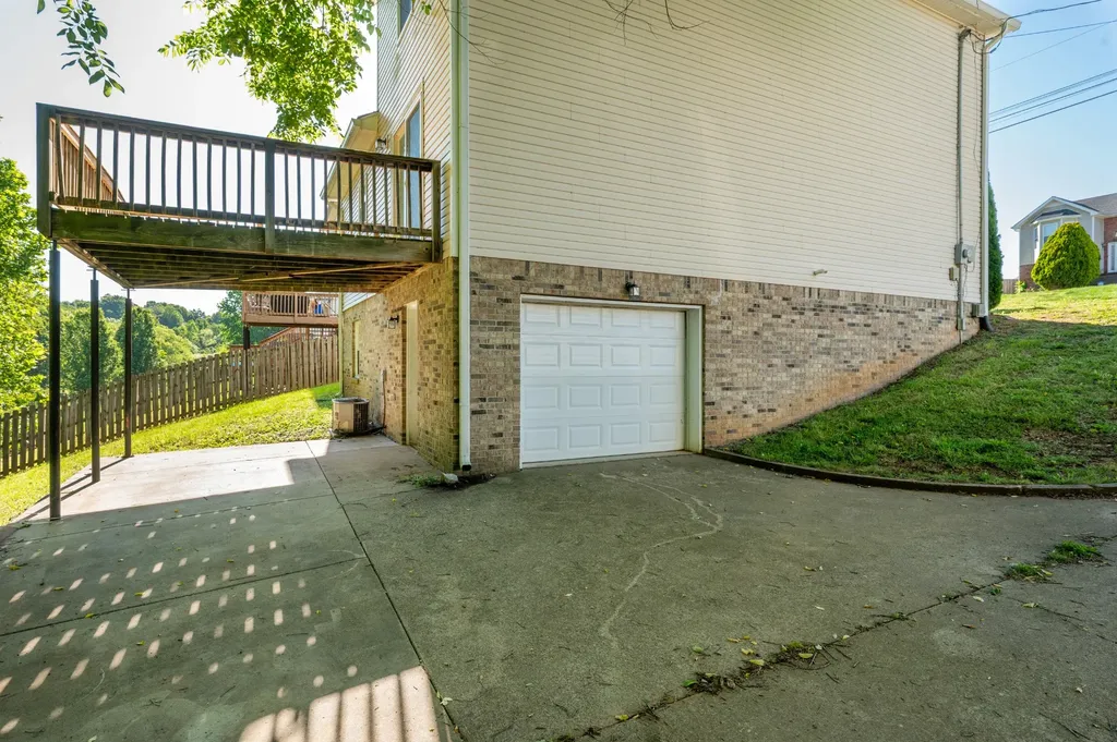 918 Hedge Apple Drive Clarksville TN 37040