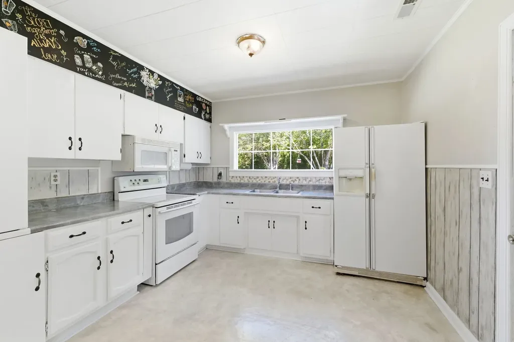 14991 Manchester Pike Christiana TN 37037