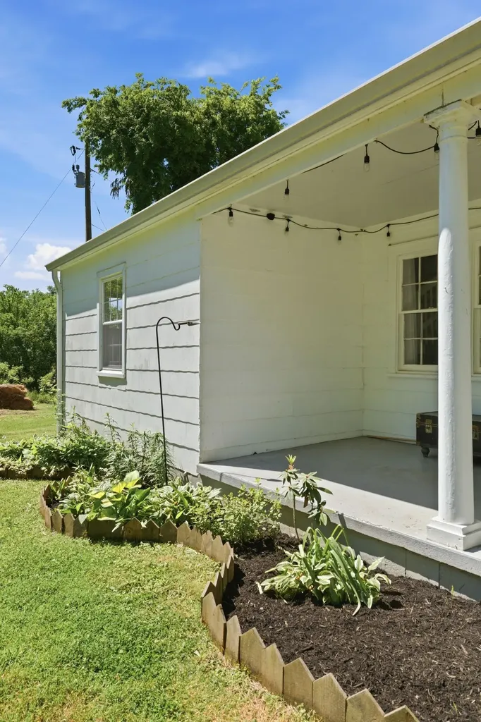 14991 Manchester Pike Christiana TN 37037