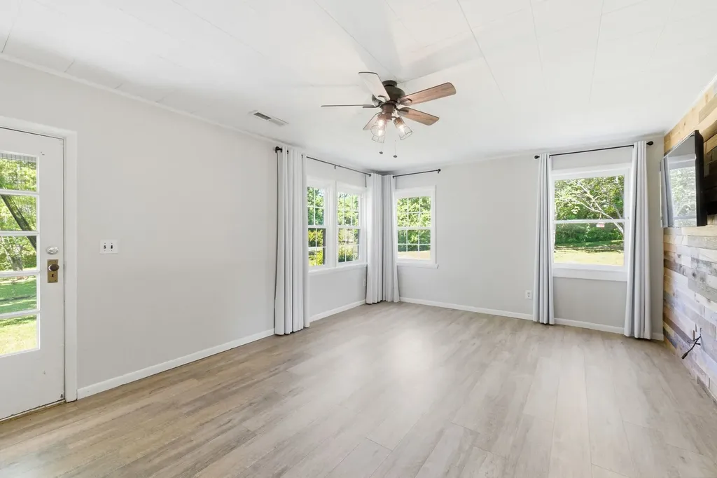 14991 Manchester Pike Christiana TN 37037