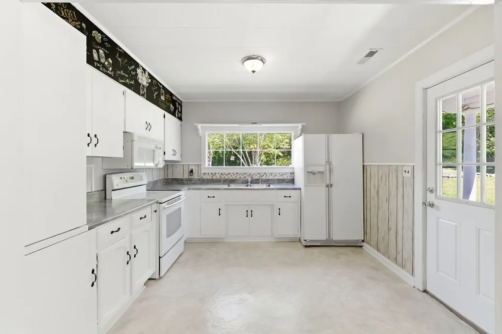 14991 Manchester Pike Christiana TN 37037