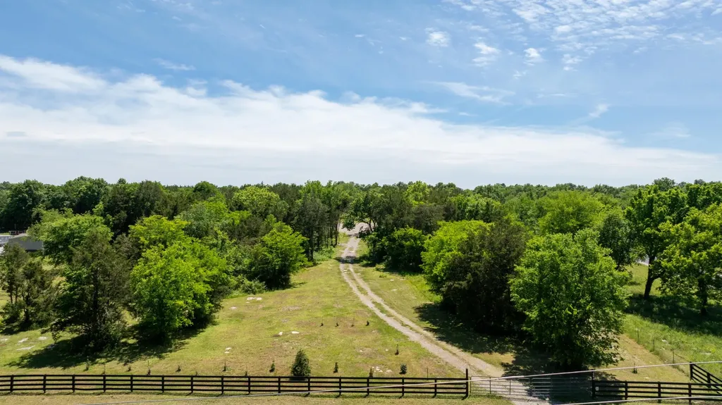 1994 Bear Creek Pike Columbia TN 38401