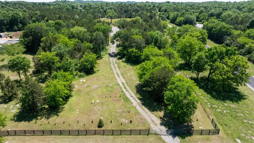 1994 Bear Creek Pike Columbia TN 38401