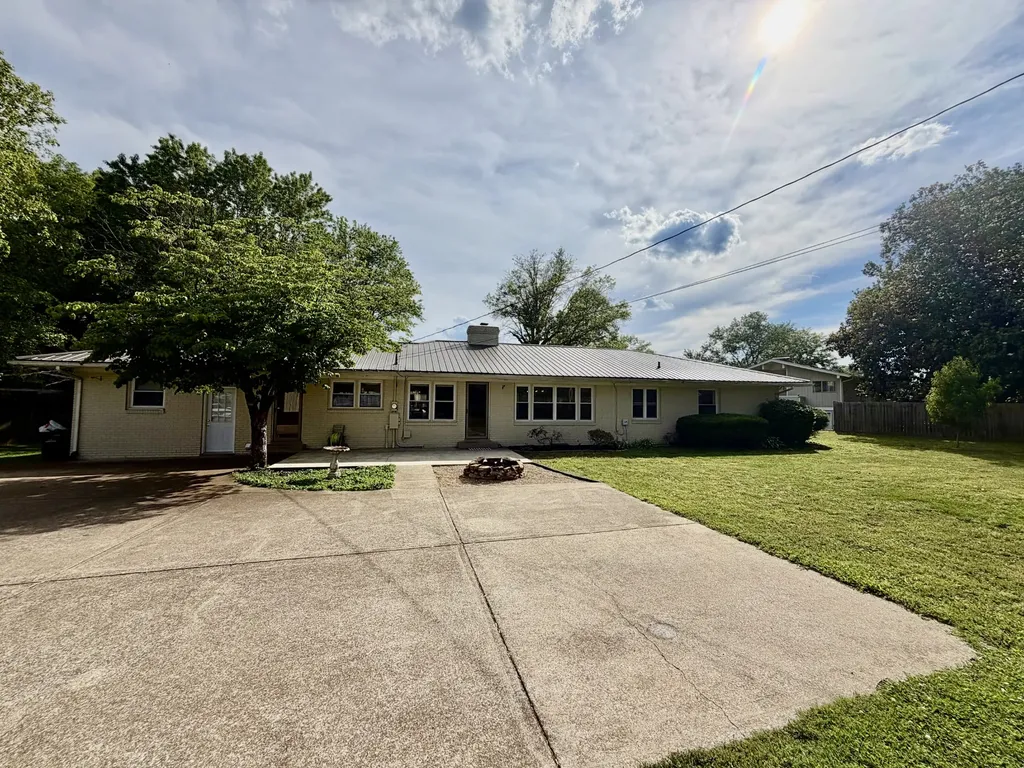 232 Admiral Circle Lawrenceburg TN 38464