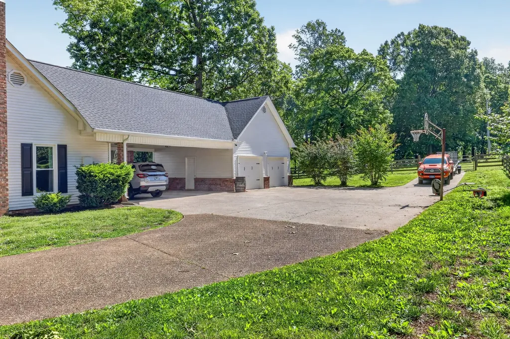 640 Denning Ford Road Portland TN 37148