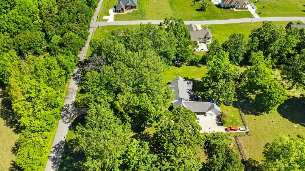 640 Denning Ford Road Portland TN 37148