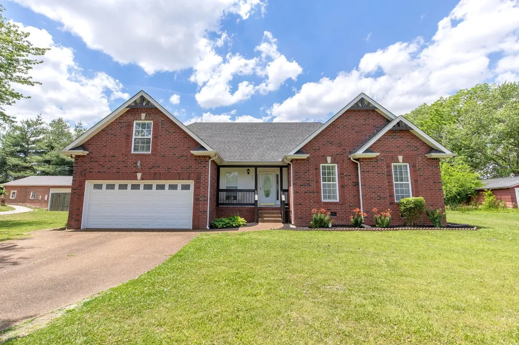 217 Riggs Avenue Portland TN 37148