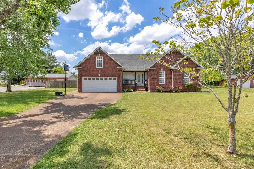 217 Riggs Avenue Portland TN 37148