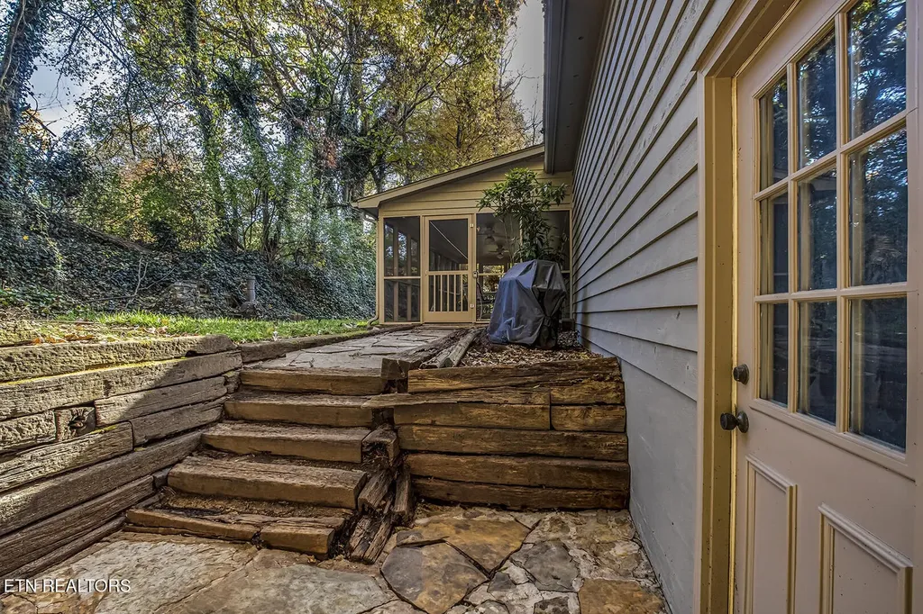 212 Woodland Trace Drive Knoxville TN 37934