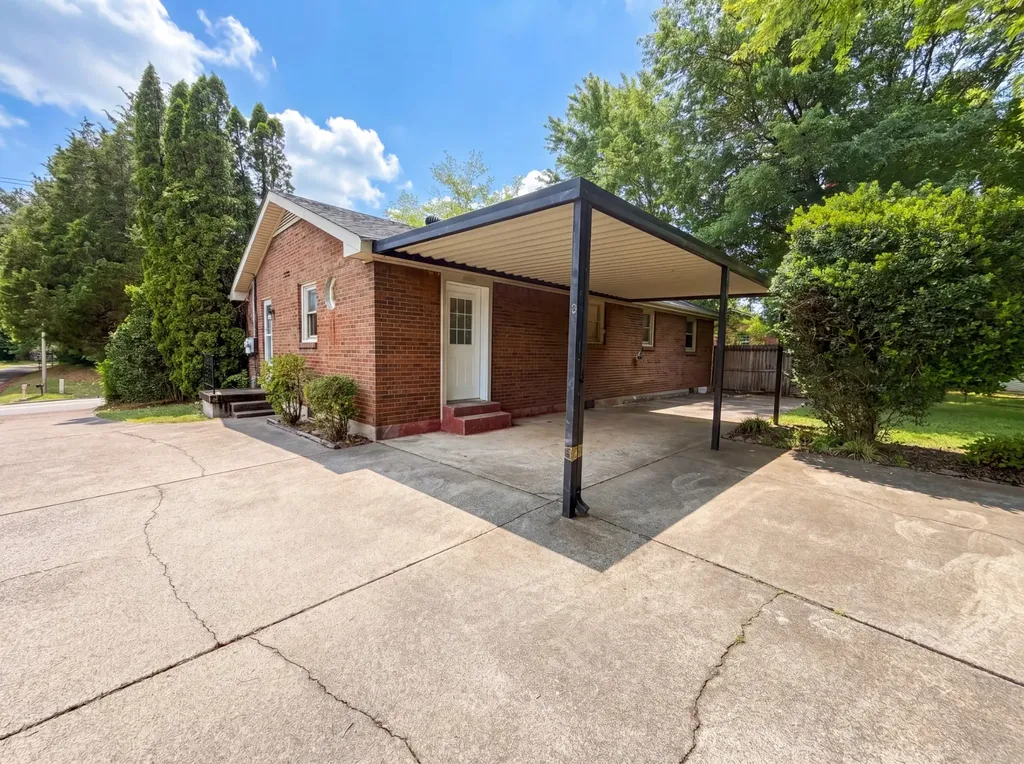 587 Lafayette Road Clarksville TN 37042