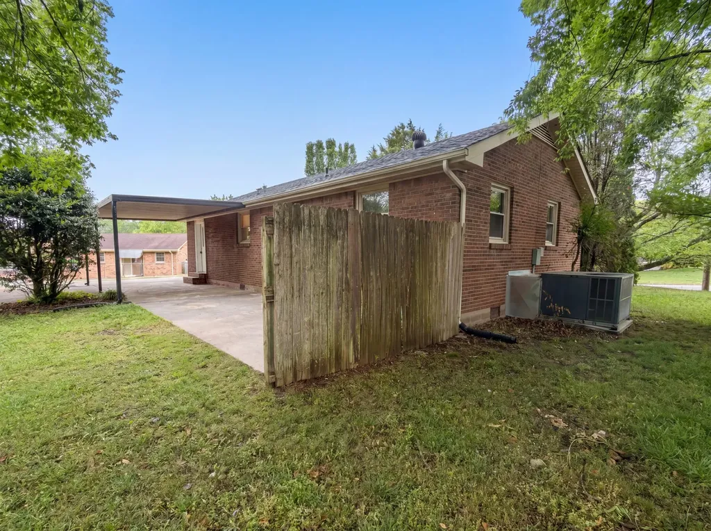 587 Lafayette Road Clarksville TN 37042