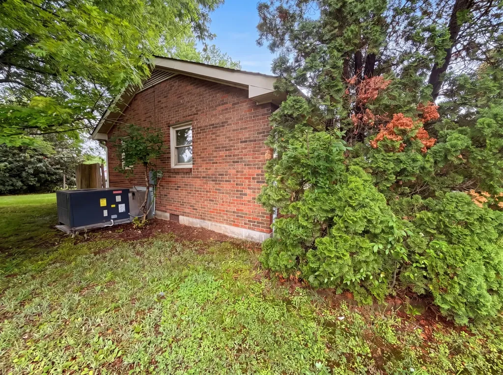 587 Lafayette Road Clarksville TN 37042