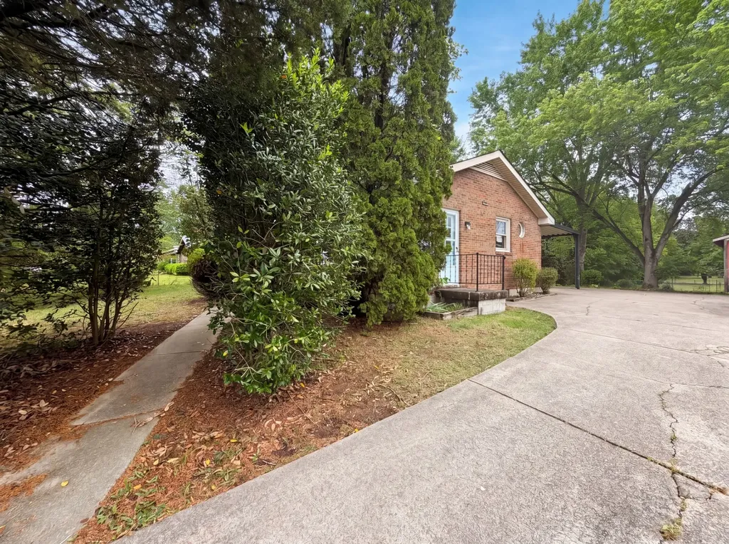 587 Lafayette Road Clarksville TN 37042